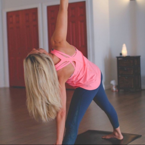 lululemon Fast Lane Singlet - Picture 7 of 10